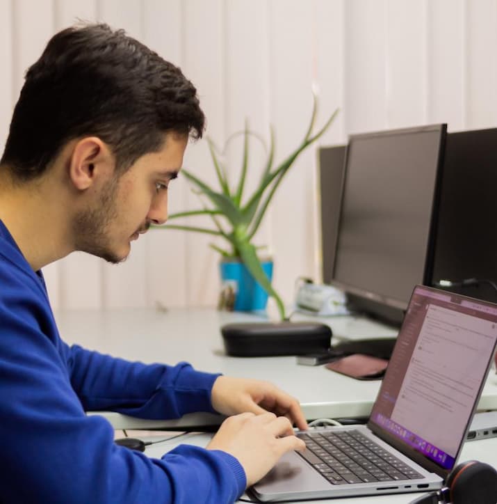 UX/UI Designer working